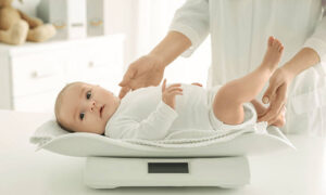 how to weigh baby at home