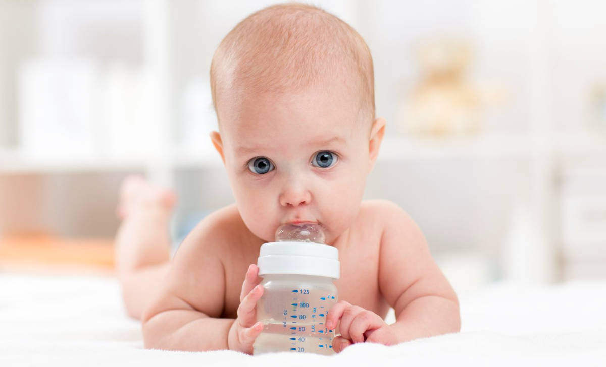 When Can Babies Have water: Introducing Water to Your Baby When to ...